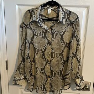H & M snake lightweight blouse